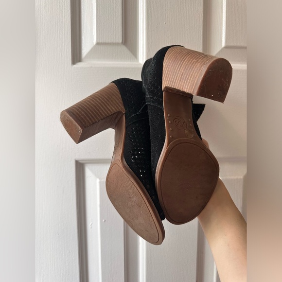 Lucky Brand Larise Suede Bootie - Picture 7 of 8